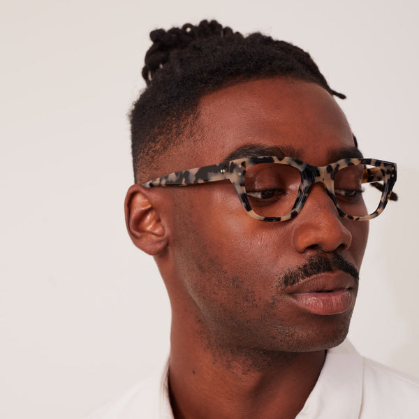 GRACIA_SPECTACLES_WHITETORTOISE__220_2c9bd009-b475-4256-ab24-c2d78677e194.jpg