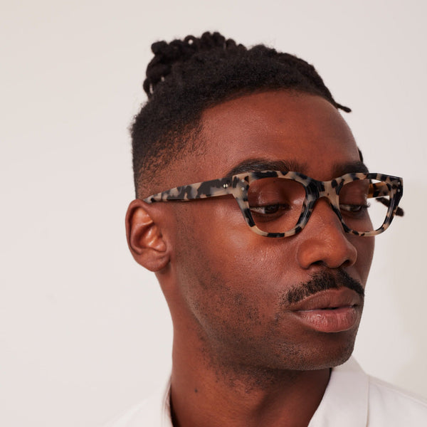 GRACIA_SPECTACLES_WHITETORTOISE__220_ac4a2d78-4459-4e70-83ed-cff36c11d8f7.jpg