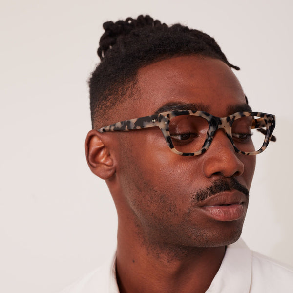 GRACIA_SPECTACLES_WHITETORTOISE__220_8a0817d4-96a8-4cbd-b7ab-d59908b92f3b.jpg