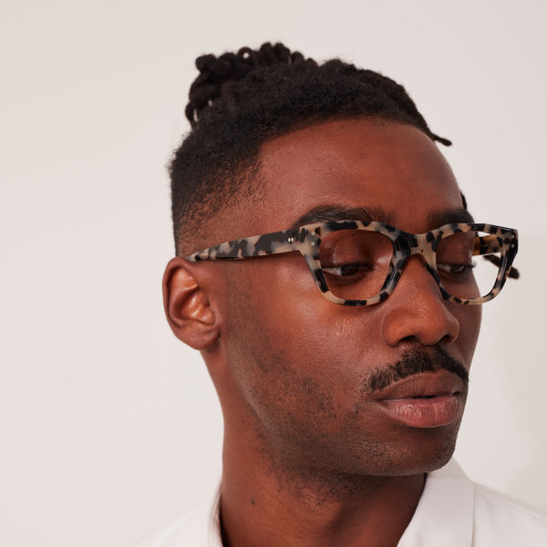 GRACIA_SPECTACLES_WHITETORTOISE__220_0fb3e447-5a2a-4b7c-8528-cce4ae26c55c.jpg