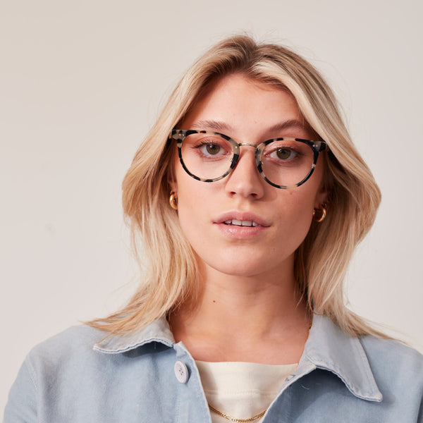 MONTI_SPECS_WHITETORTOISE__220_a7a8a0b0-14e8-404f-8c7d-4f4ece6fd665.jpg
